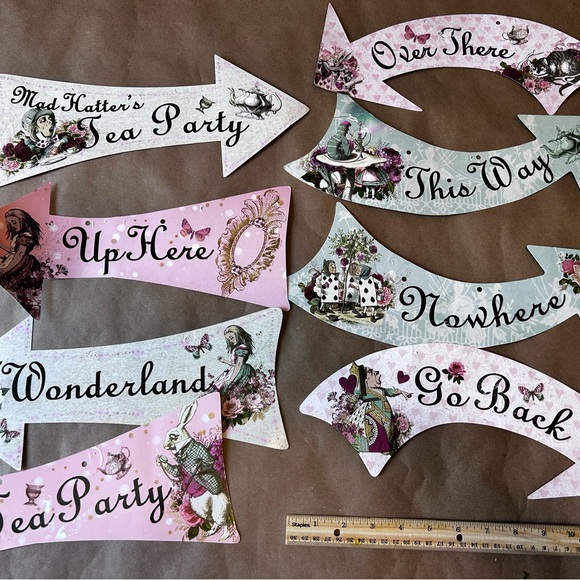 Lot of Alice in wonderland party decor and costume pieces made hatter, queen - Picture 15 of 16